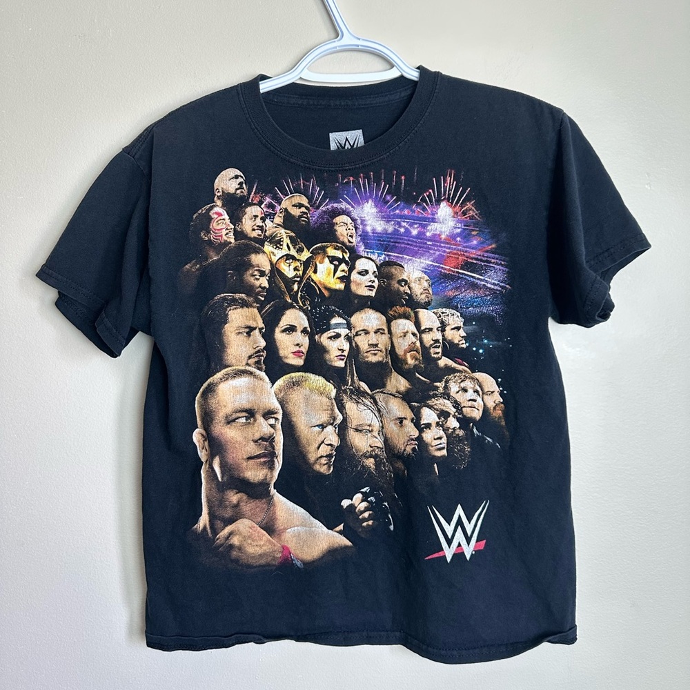 WWE Size M Authentic Black Youth T-Shirt